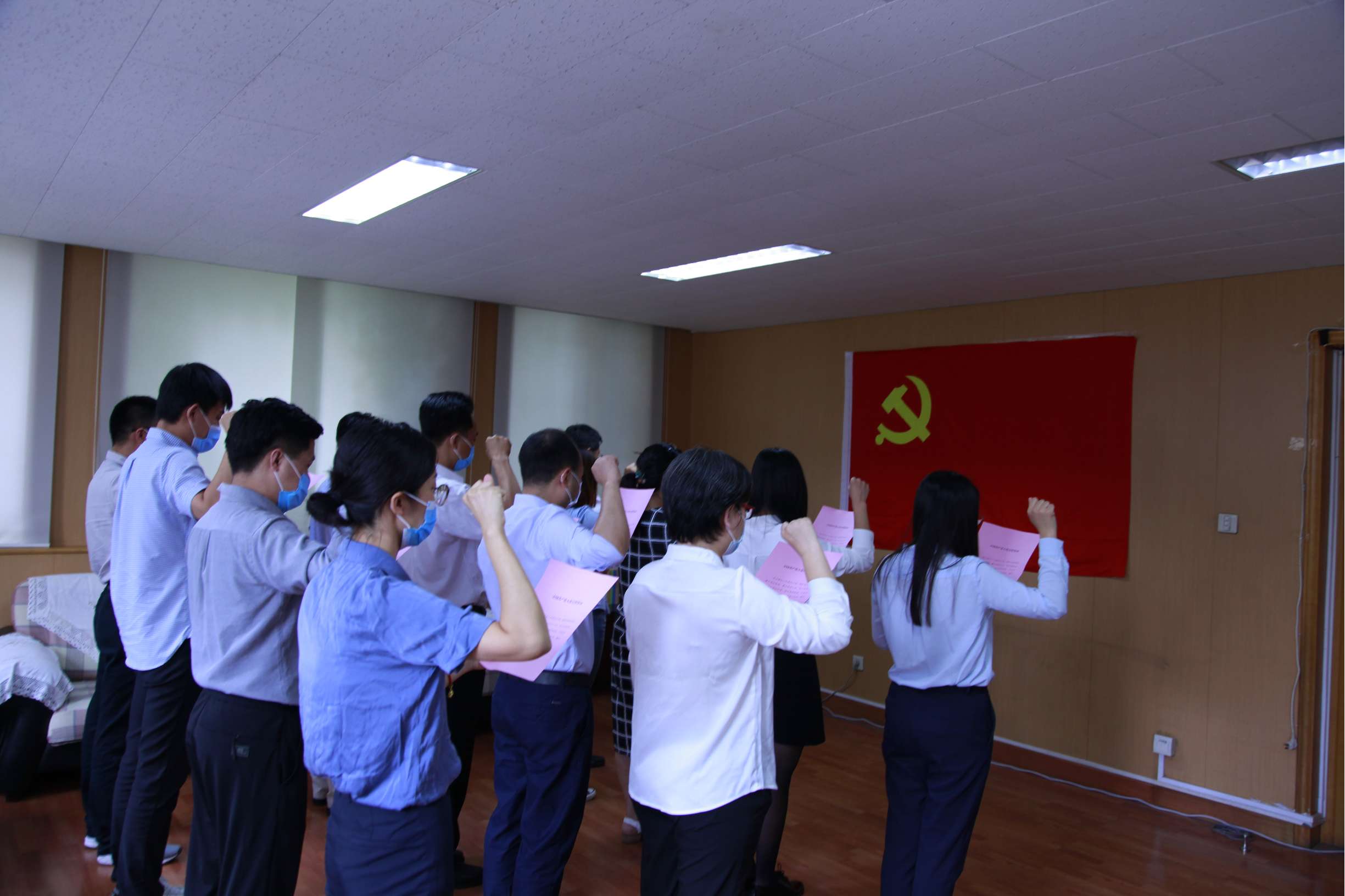 【党建时刻】中国绿化基金会举行新党员宣誓活动